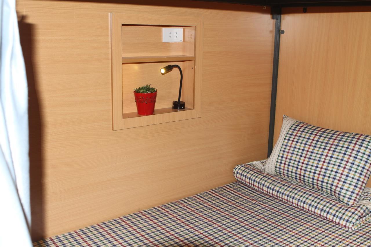 Golden Snake Hostel Ханой Екстериор снимка