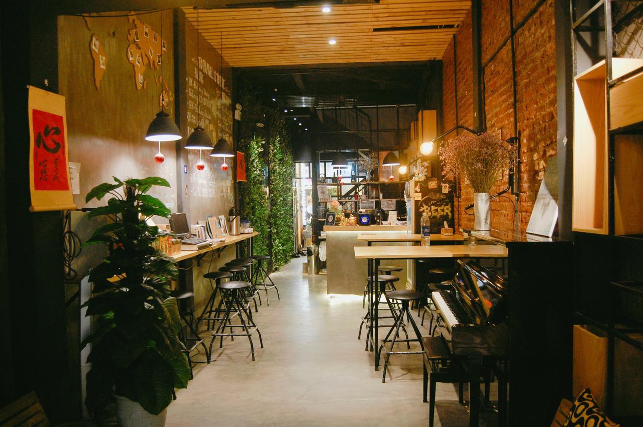 Golden Snake Hostel Ханой Екстериор снимка